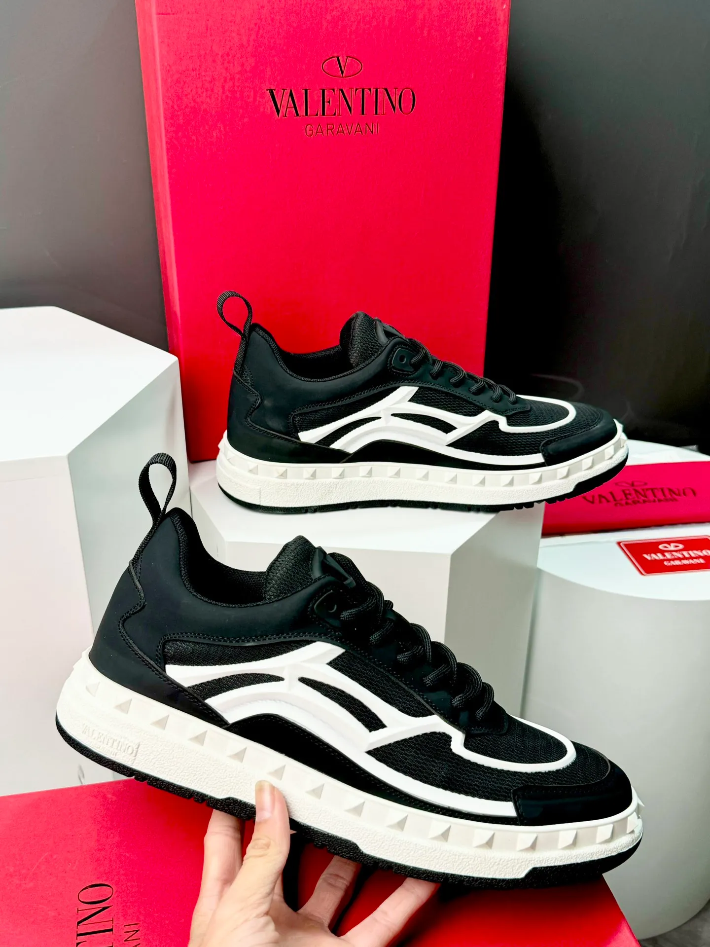 Men's shoes 💰440 Valentino "VALENTINO" hot sale ❤️ Counters ship at the same time 1:1 👏 Imported cowhide + mesh lining 🐂 Couple's casual fashion sneakers, exquisite workmanship, original original outsole 38-44 (45 customized, non-refundable)